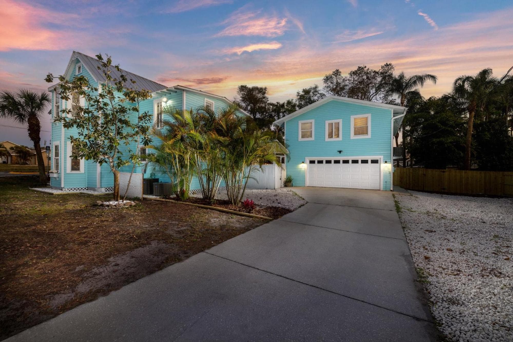 Luxurious Escape Sleeps 10 with Private Pool & Spa
