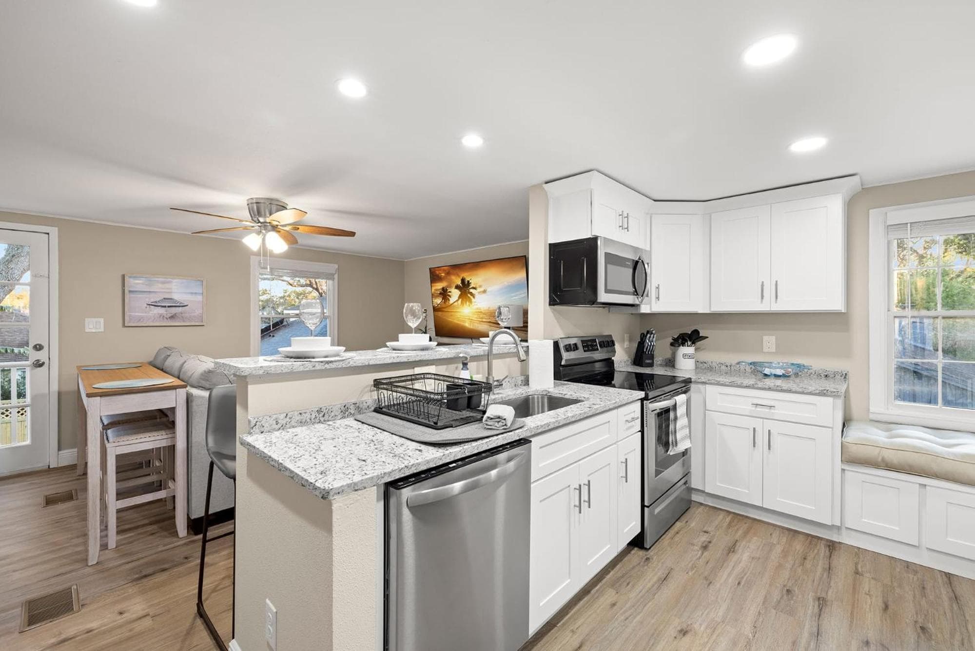 Luxurious Escape Sleeps 10 with Private Pool & Spa