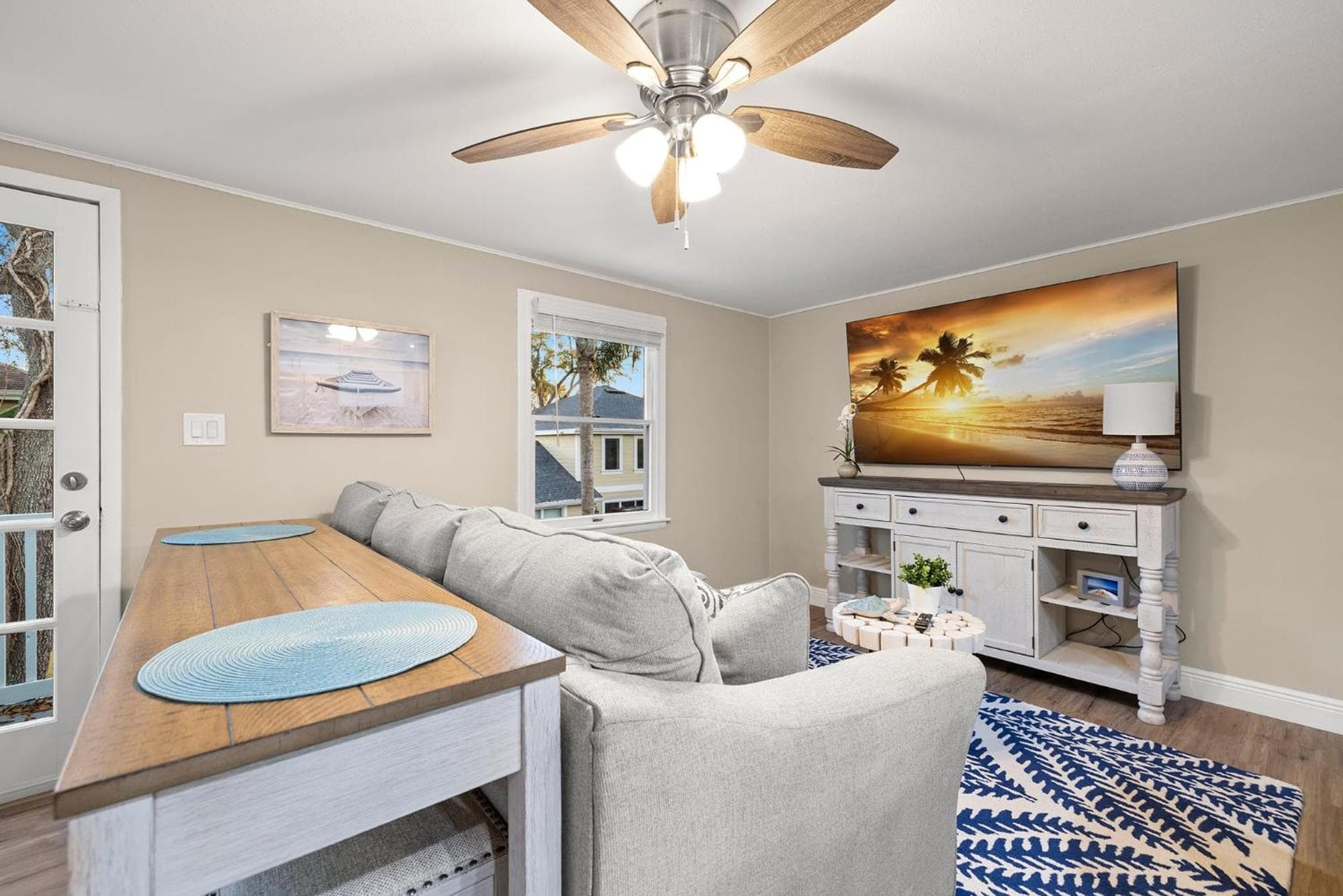 Luxurious Escape Sleeps 10 with Private Pool & Spa
