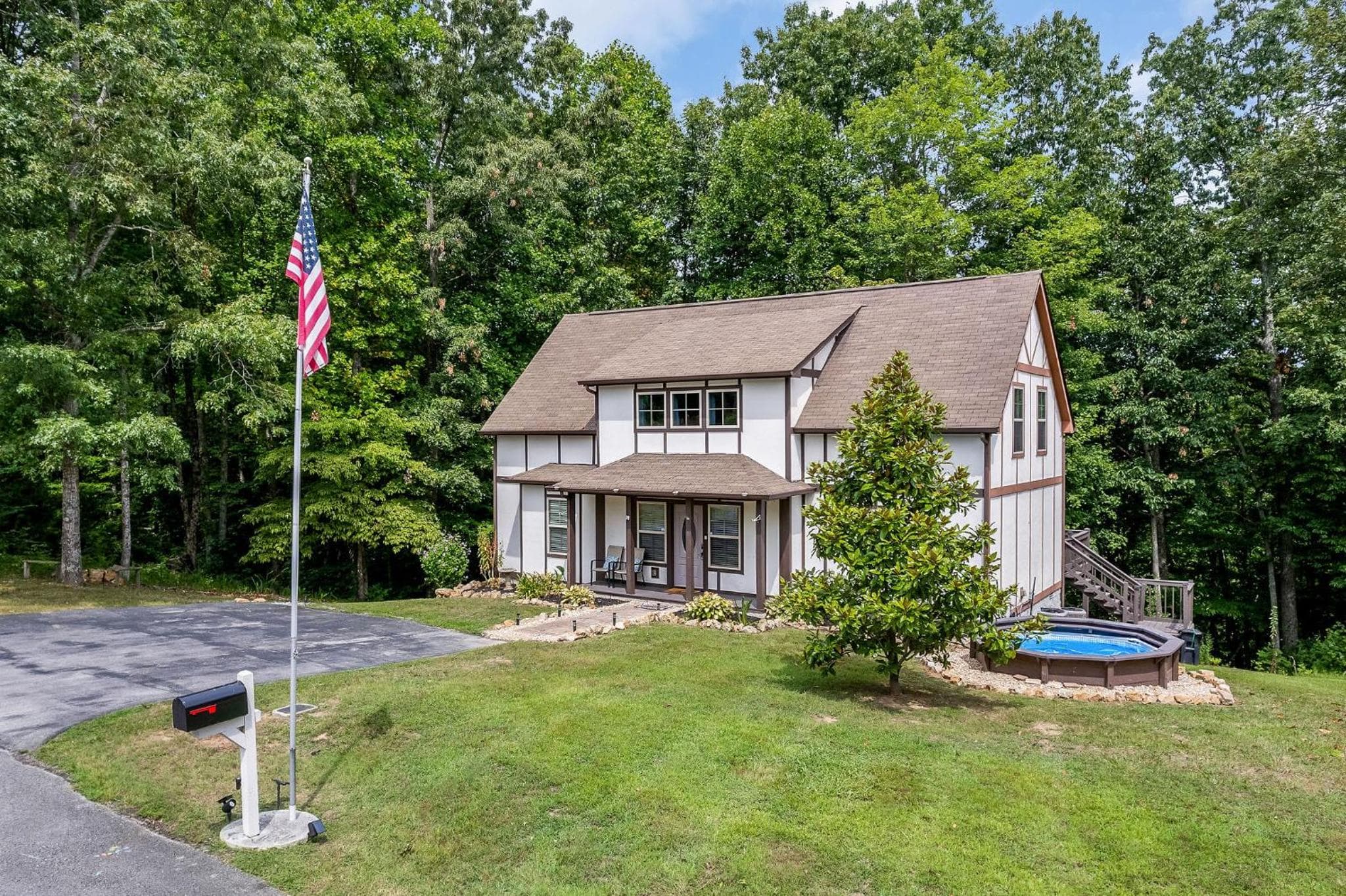 Center Hill Lake House - Charming 4 Bedroom