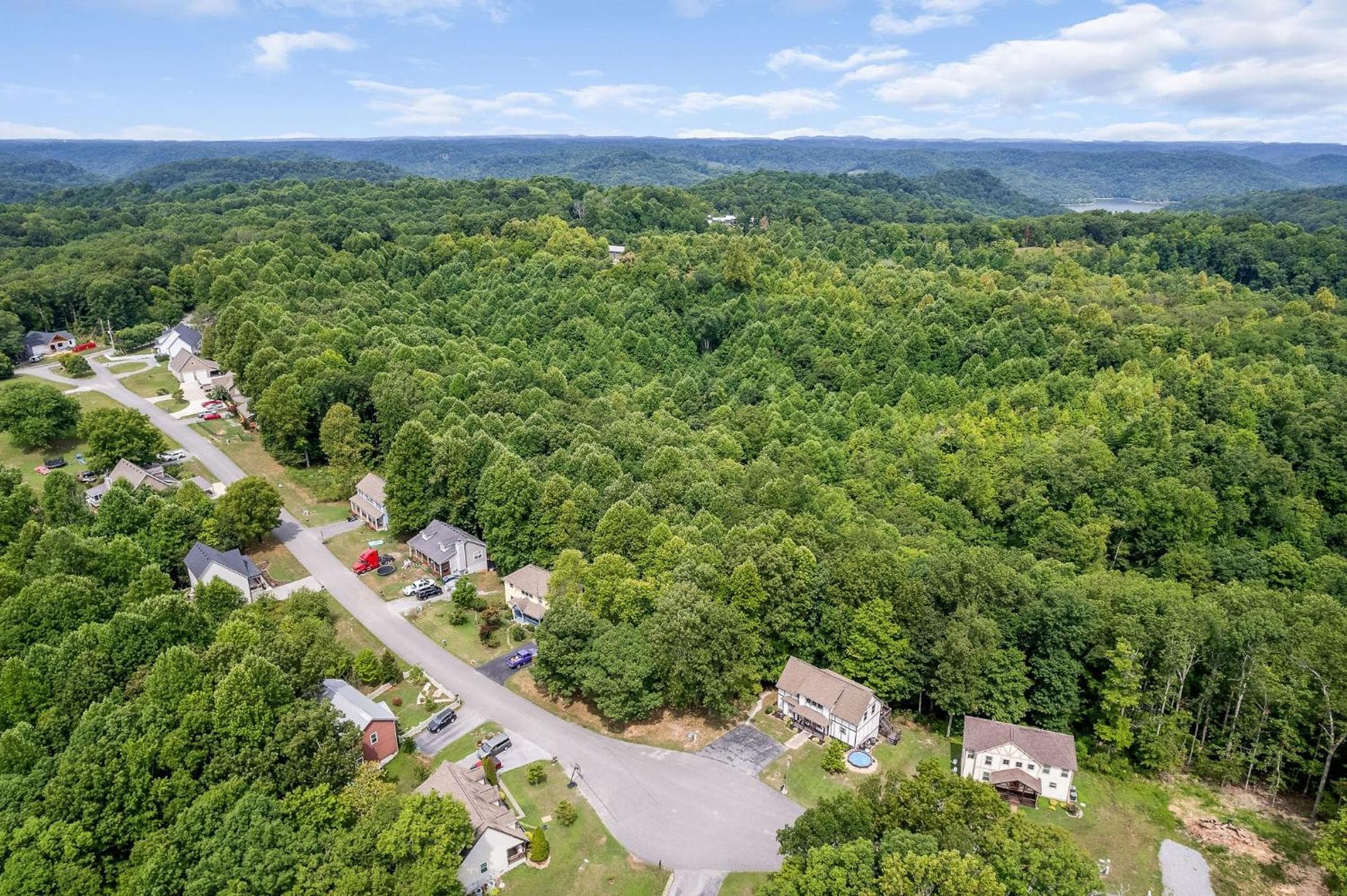 Center Hill Lake House - Charming 4 Bedroom