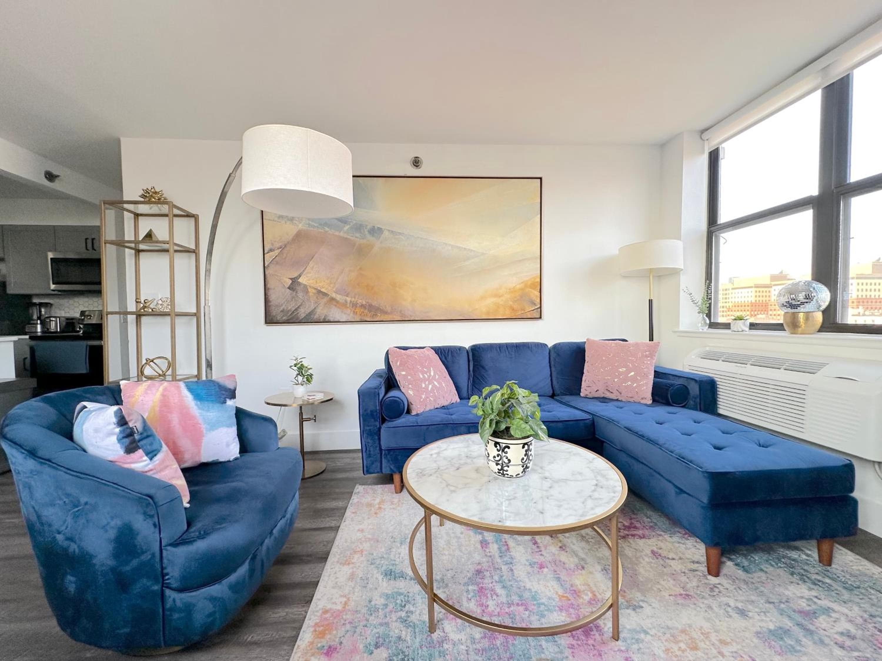Luxury 2BR - Elevator-Gym-Laundry-10 Min to NYC