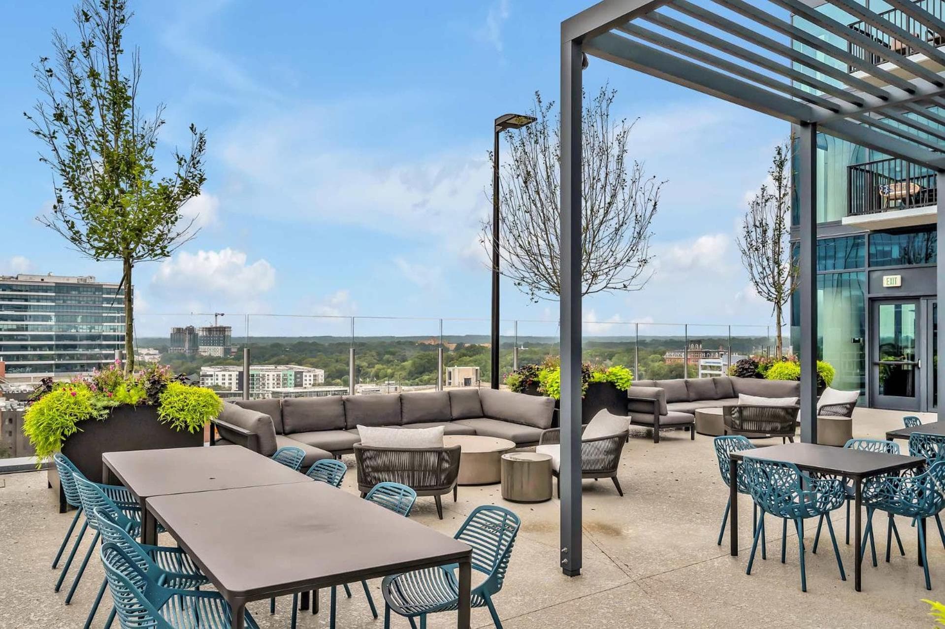 High-Rise Apt Raleigh Free Parking & Sunset View 1