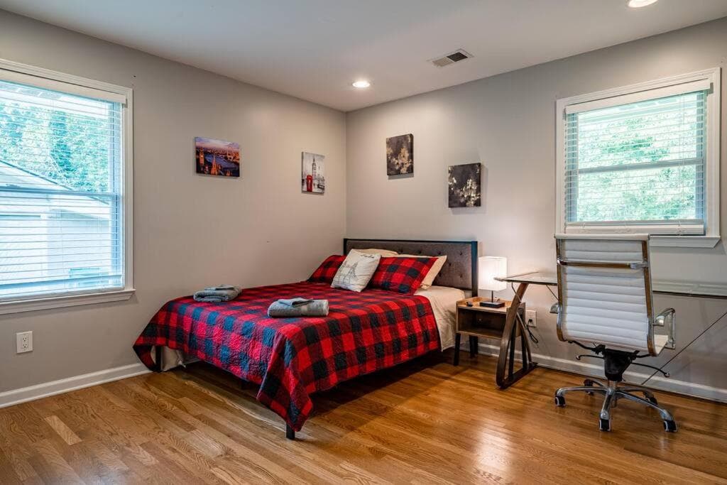 Gorgeous Home,Walk to The Brave,15min to downtown