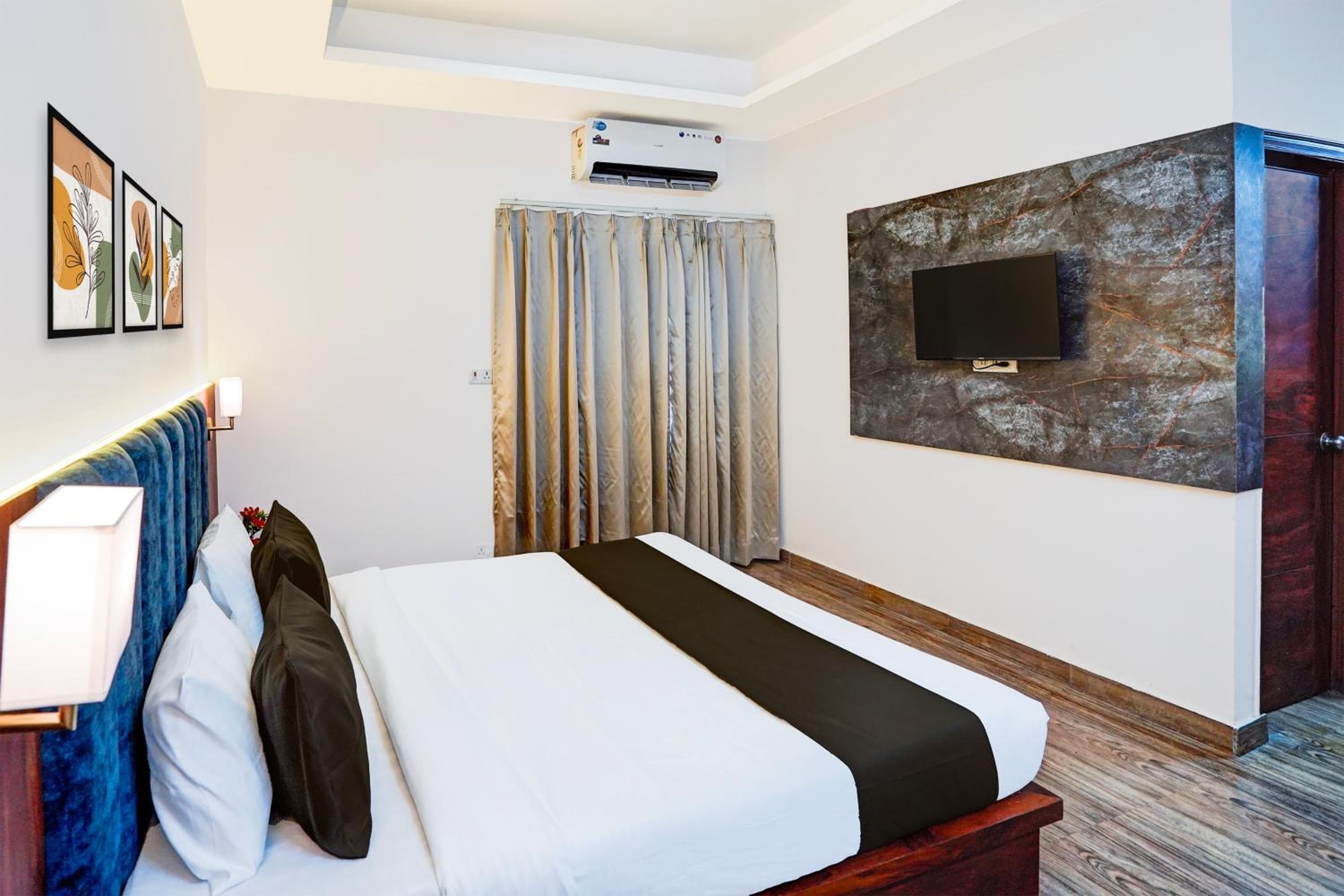 Super Townhouse Prince Chowk Near Railway Station Formerly Hotel Kolam