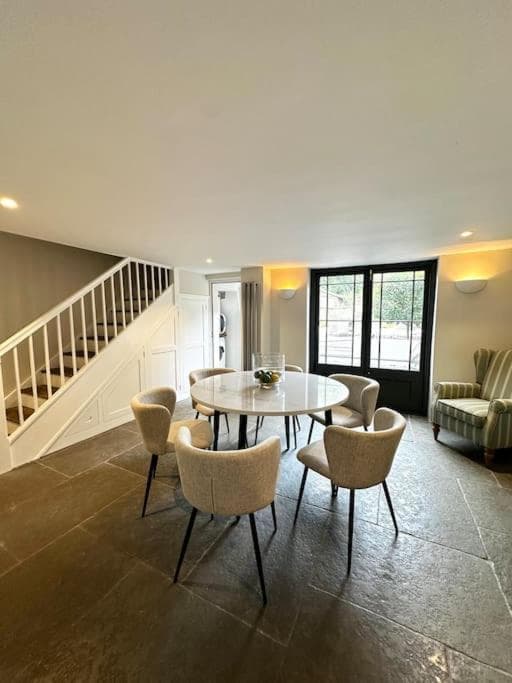 Elegant 3 Bed Townhouse