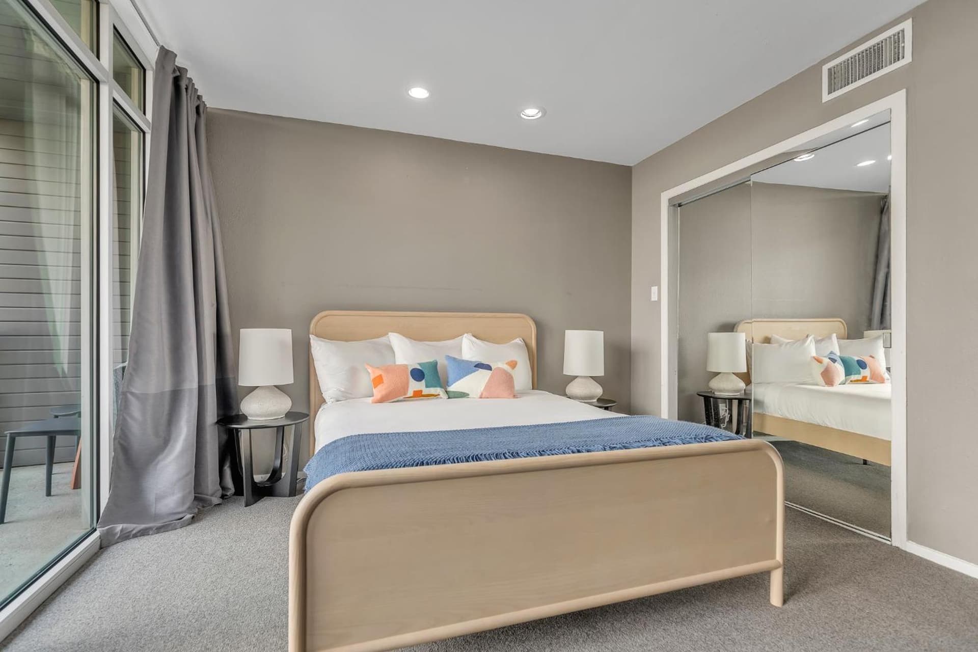 Littlefield Lofts, Hosted by Placemakr - 6th St