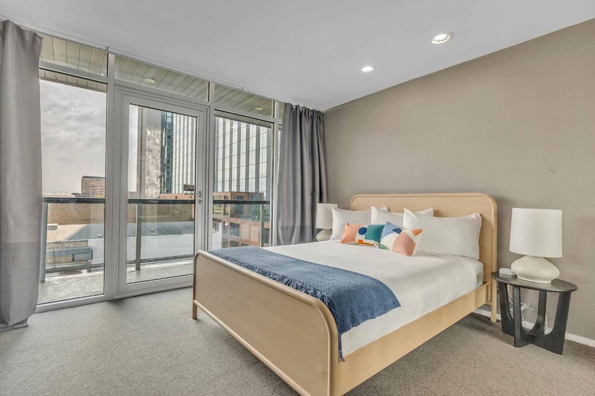Littlefield Lofts, Hosted by Placemakr - 6th St