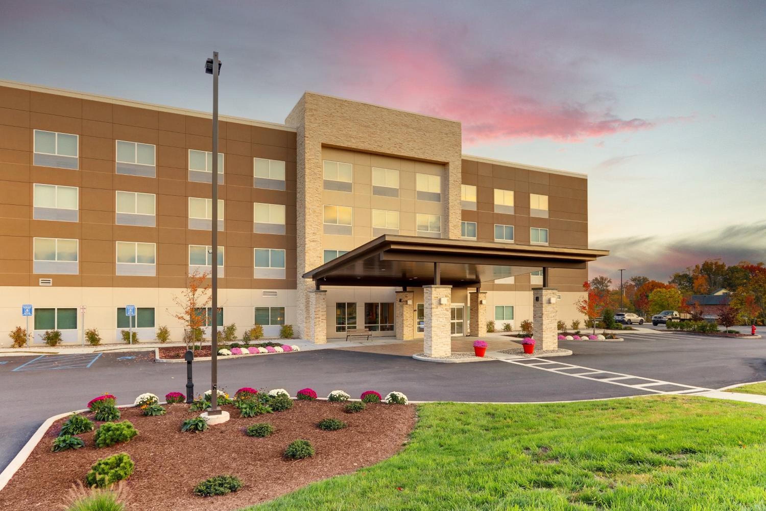 Holiday Inn Express & Suites - Middletown - Goshen by IHG