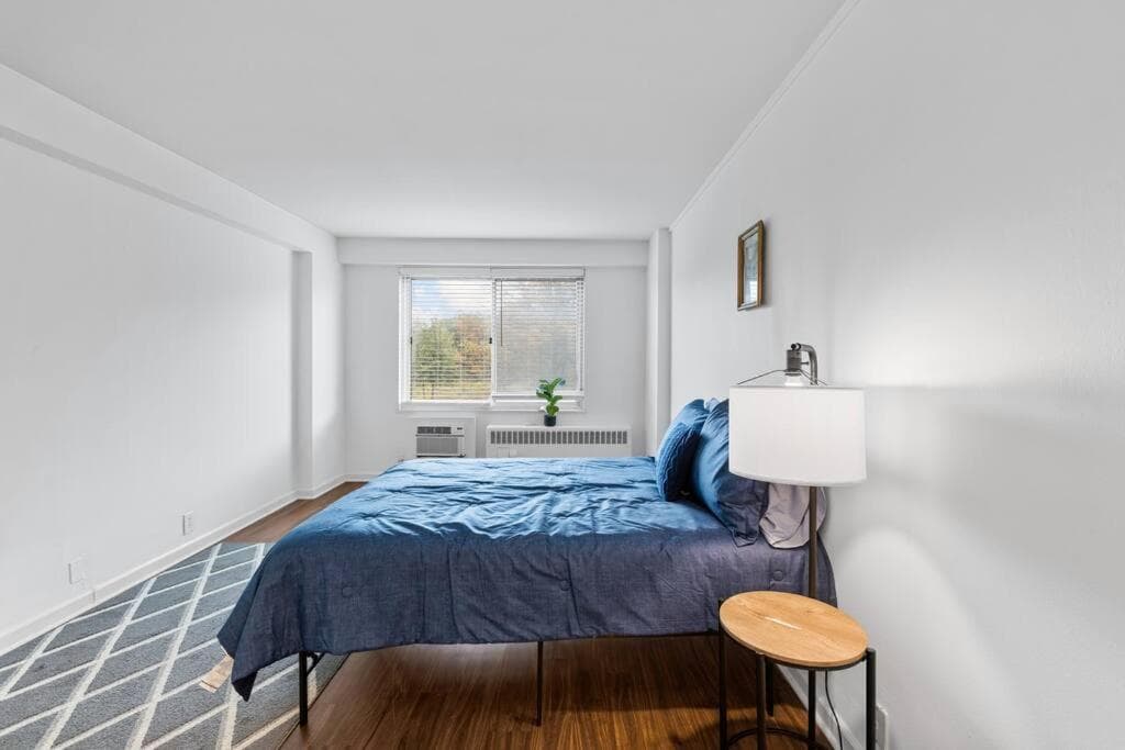 Discover St Louis Modern 3BR with Top Amenities