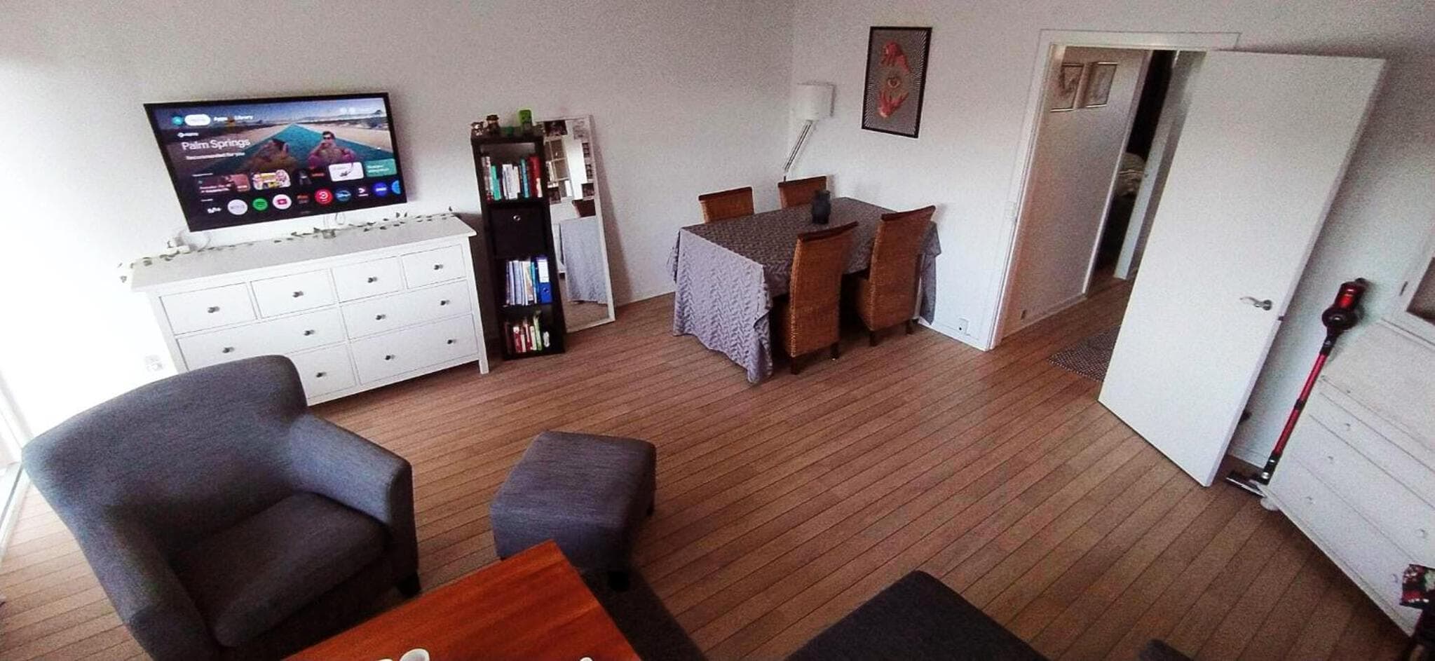 Sunny, spacious, and quiet apt