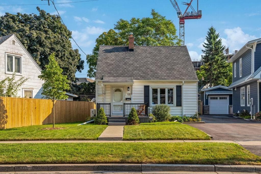 Heritage 3BR Etobicoke Gem, Sherway Gardens, BBQ
