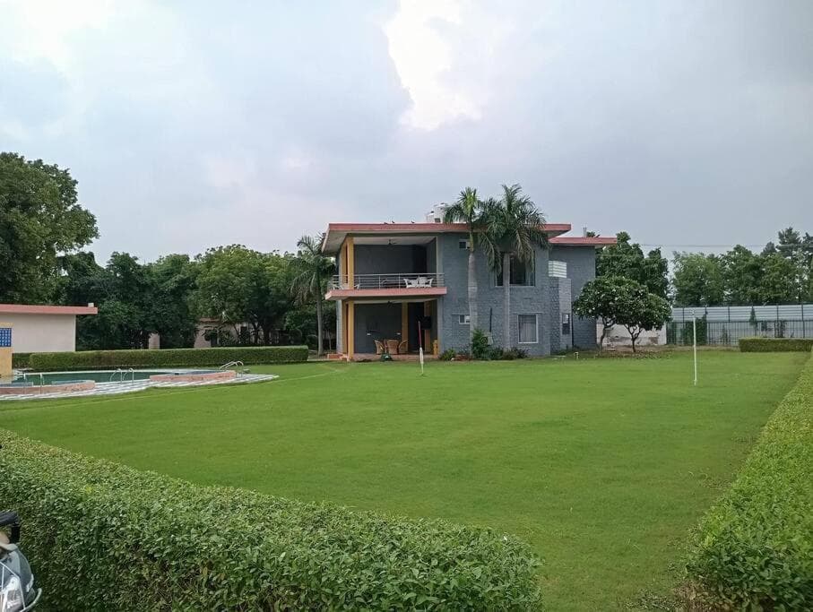 7BR Farmhouse Wid Private Pool by Especial Rentals