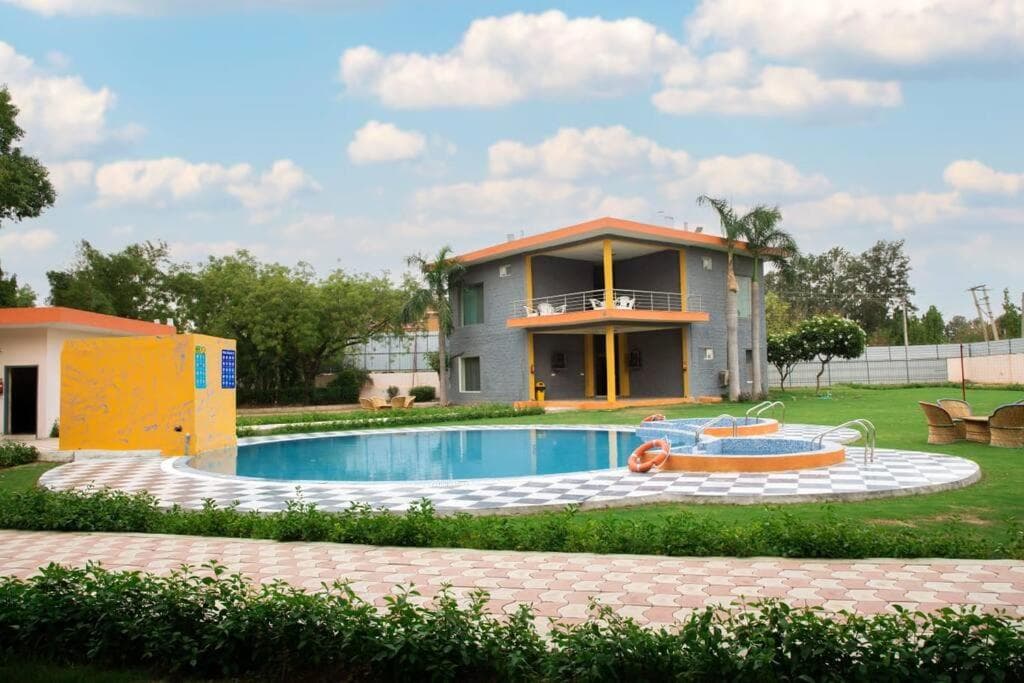 7BR Farmhouse Wid Private Pool by Especial Rentals