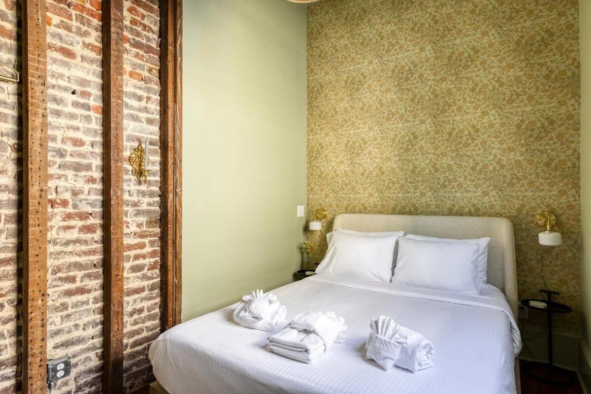 Innkeepers Quarters Queen Suite with Breakfast