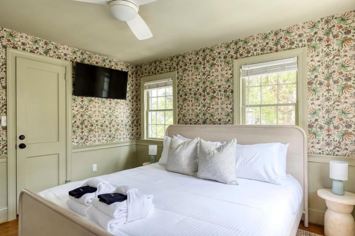 The Ashley Carriage House Suite Includes Breakfast