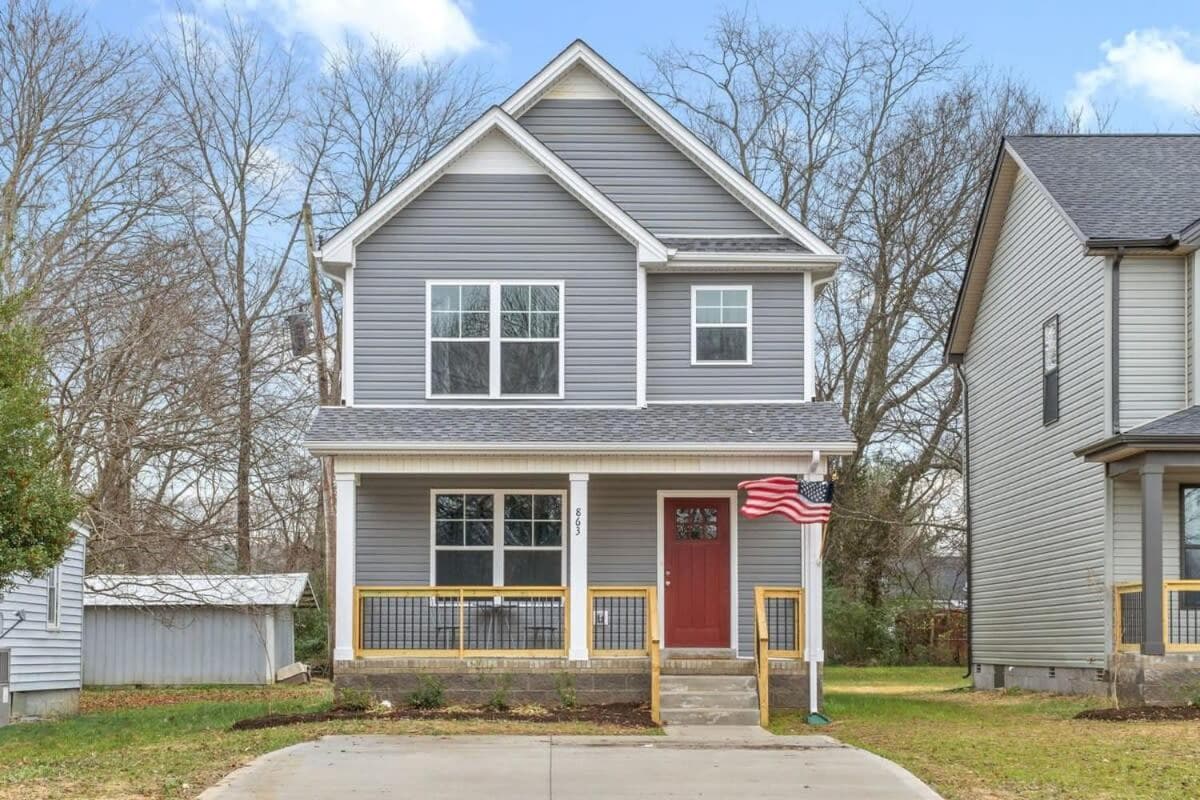 Dazzling in Downtown Clarksville- mins to downtown!