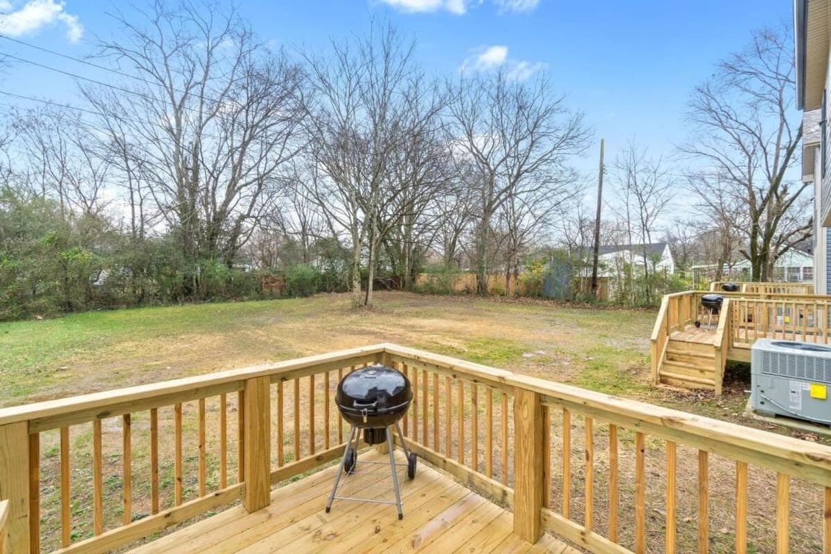 Dazzling in Downtown Clarksville- mins to downtown!