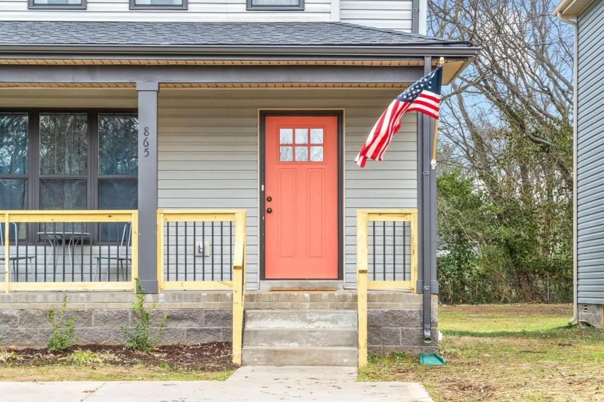 Dandy in Downtown Clarksville- - 3 miles from Downtown!