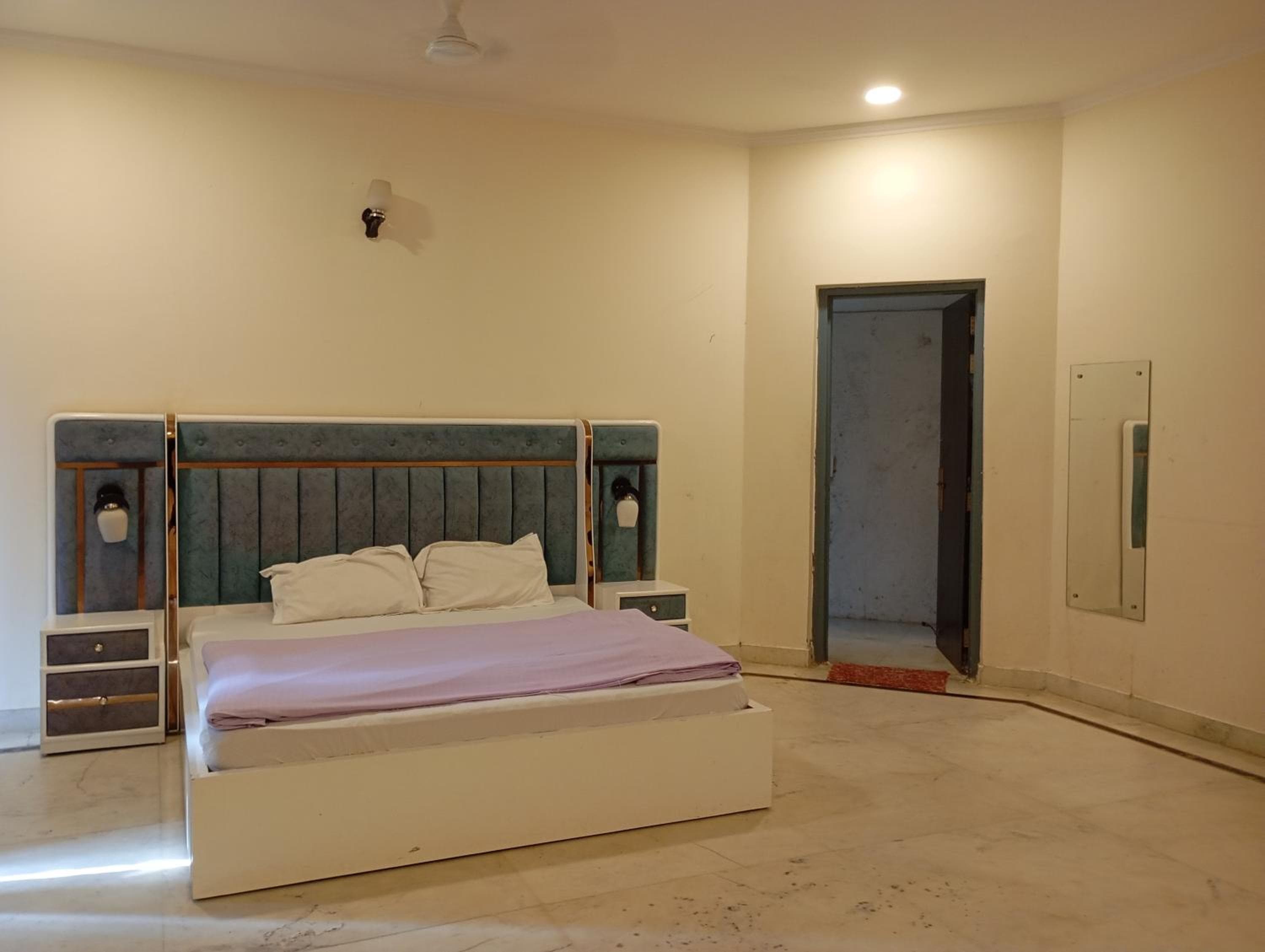 7BR Farmhouse With Private Pool by Especial Rentals