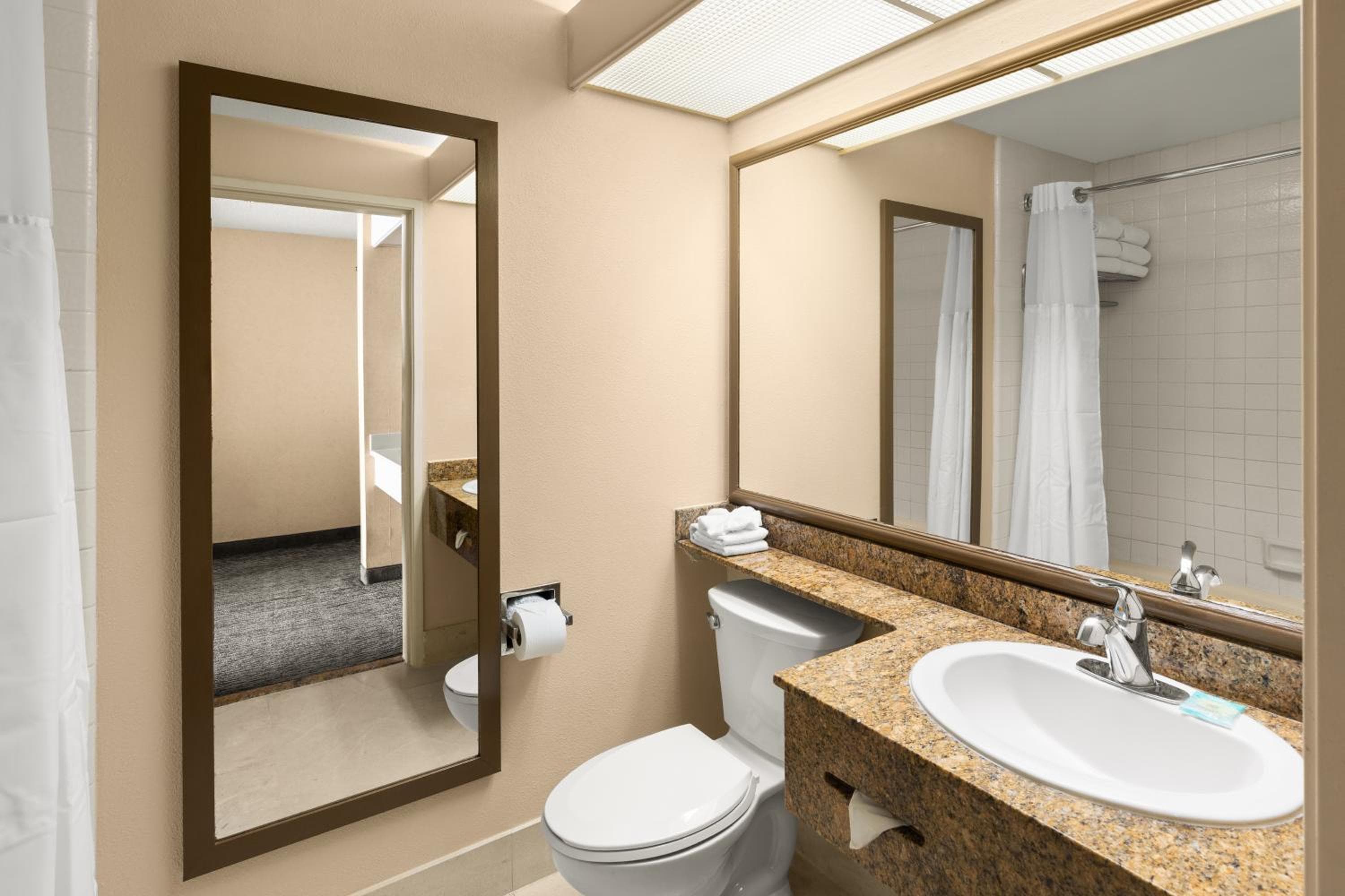 Anaheim Portofino Inn & Suites