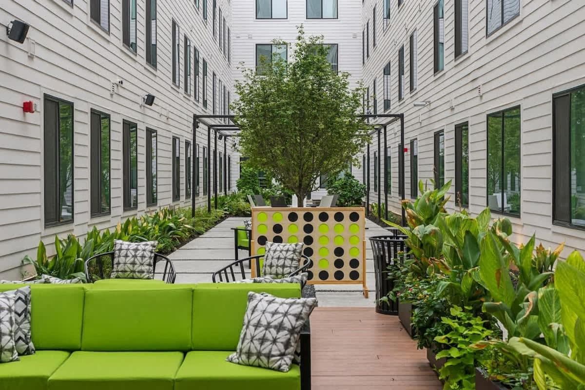 Unrivaled Apt Sleeps 4 w Gym Access Pool & Scenic Rooftop Walk to Sanford & UGA