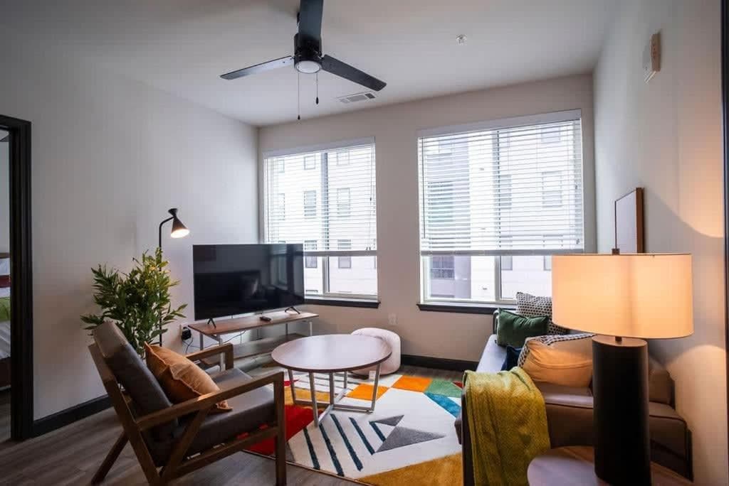 Unrivaled Apt Sleeps 4 w Gym Access Pool & Scenic Rooftop Walk to Sanford & UGA