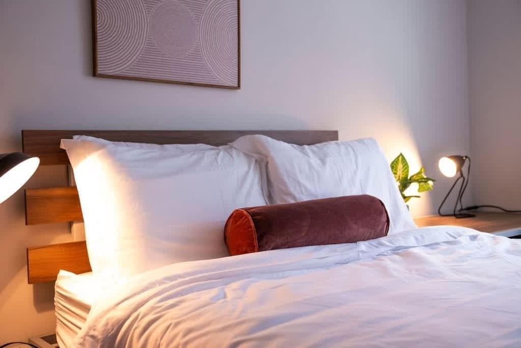 Unrivaled Apt Sleeps 4 w Gym Access Pool & Scenic Rooftop Walk to Sanford & UGA