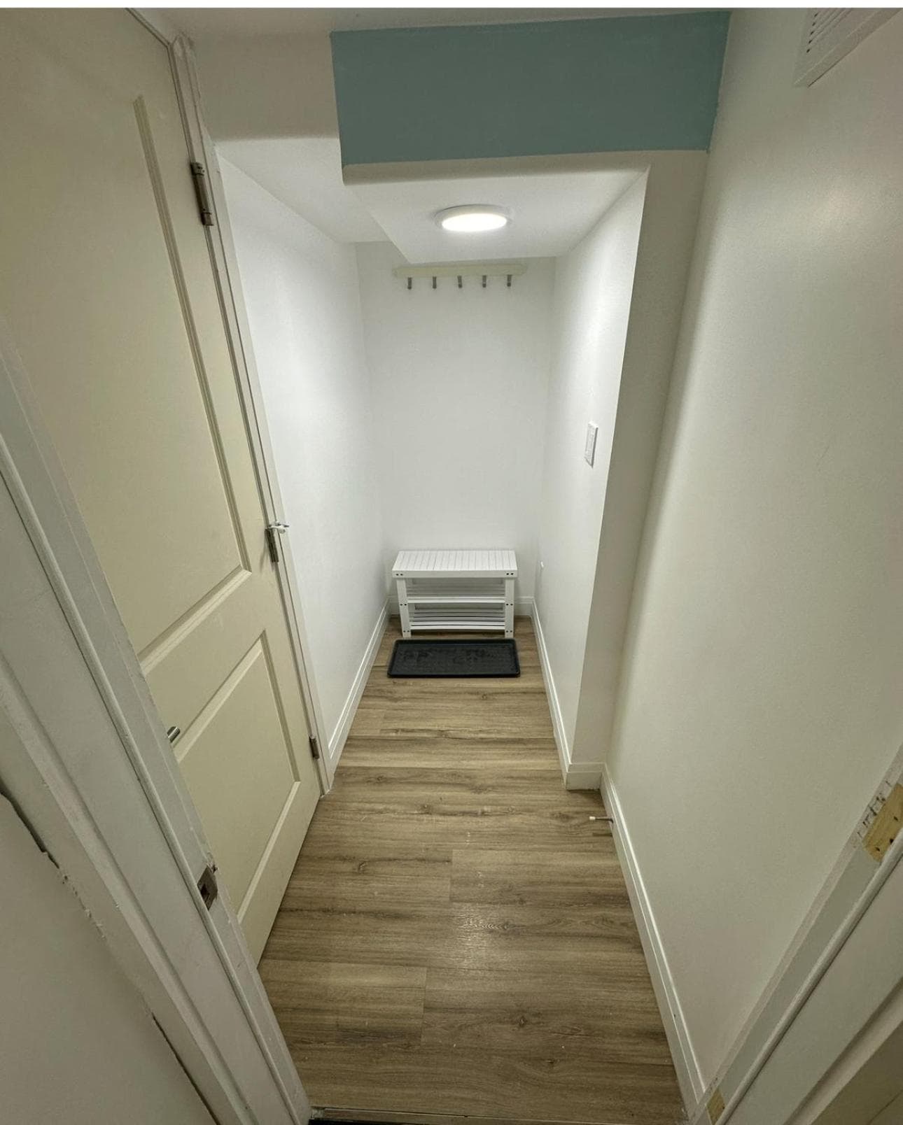 Pvt Studio Near Waterloo Airport & Minutes to Downtown Basement unit No Pet Allowed