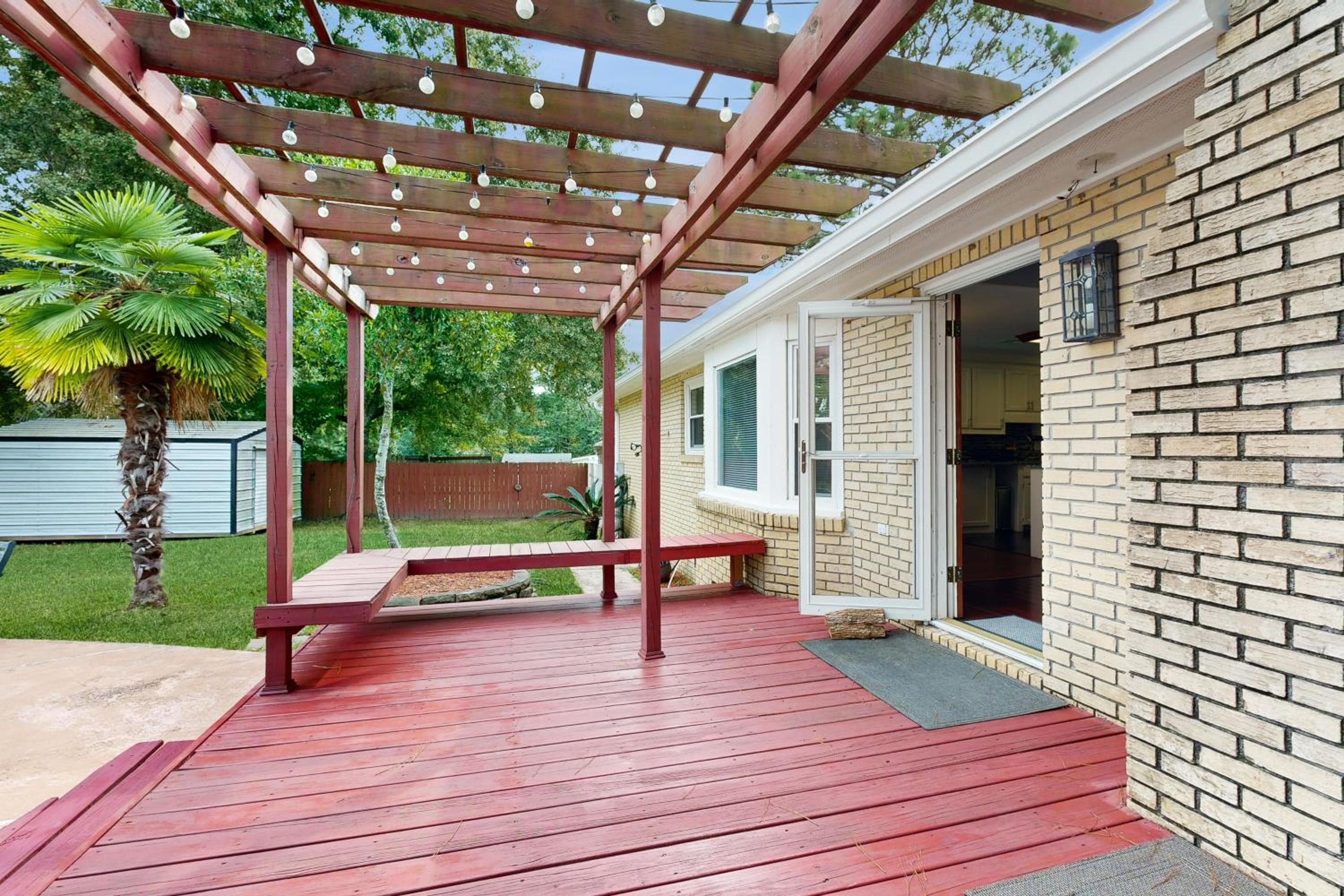 Bring Your Pup! Goose Creek Home w/ Private Pool