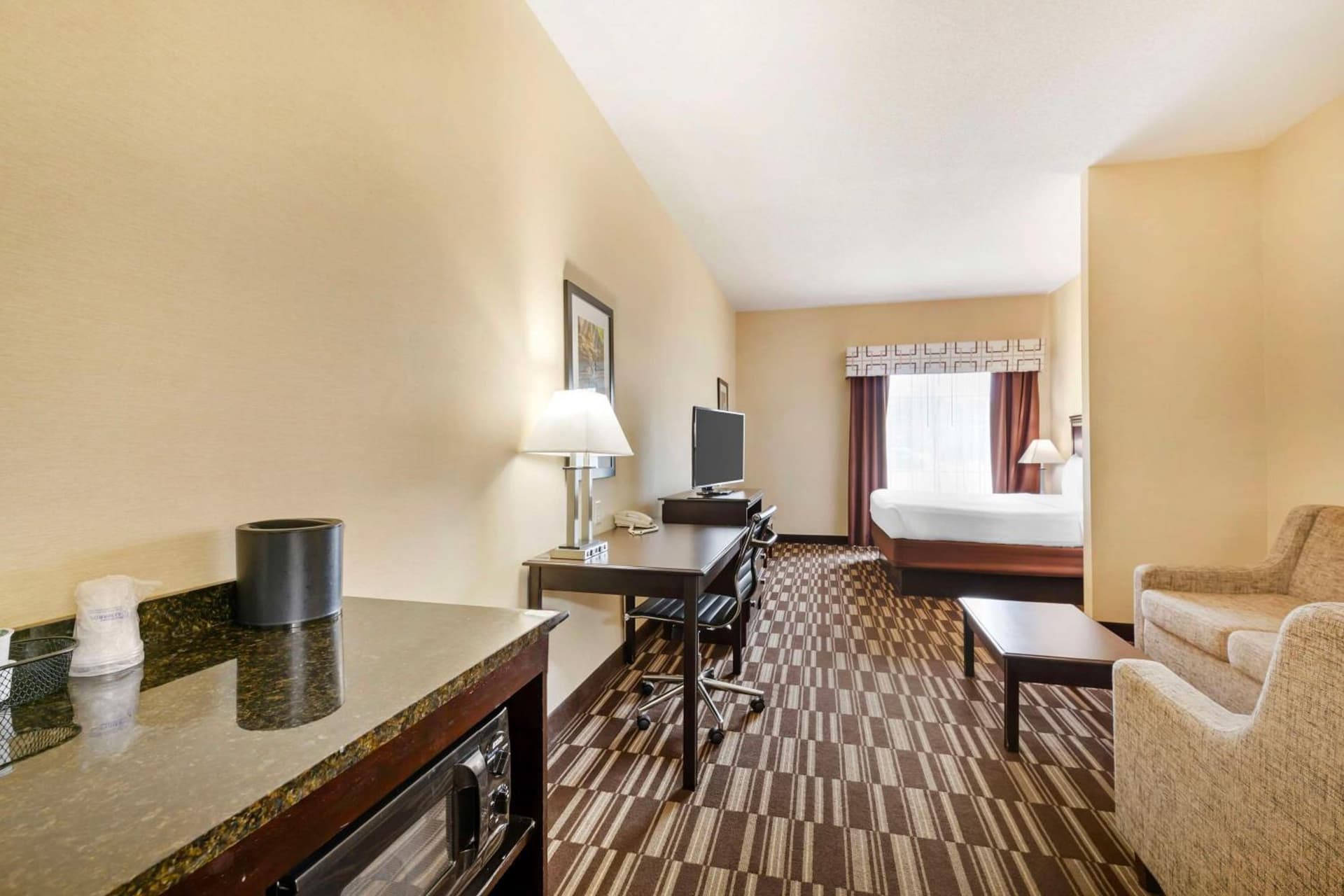 Best Western PLUS Victor Inn & Suites
