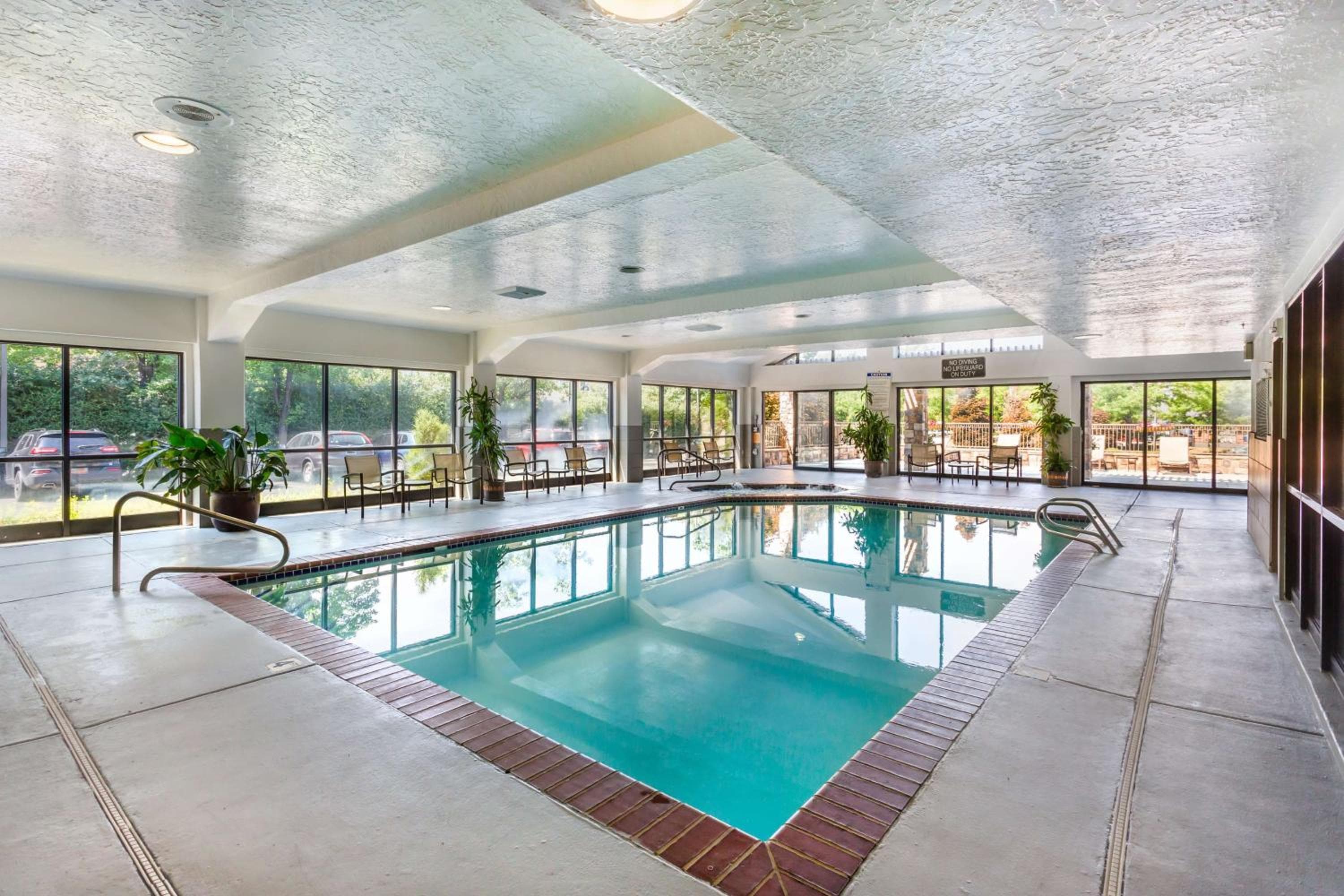 Best Western Plus Cotton Tree Inn