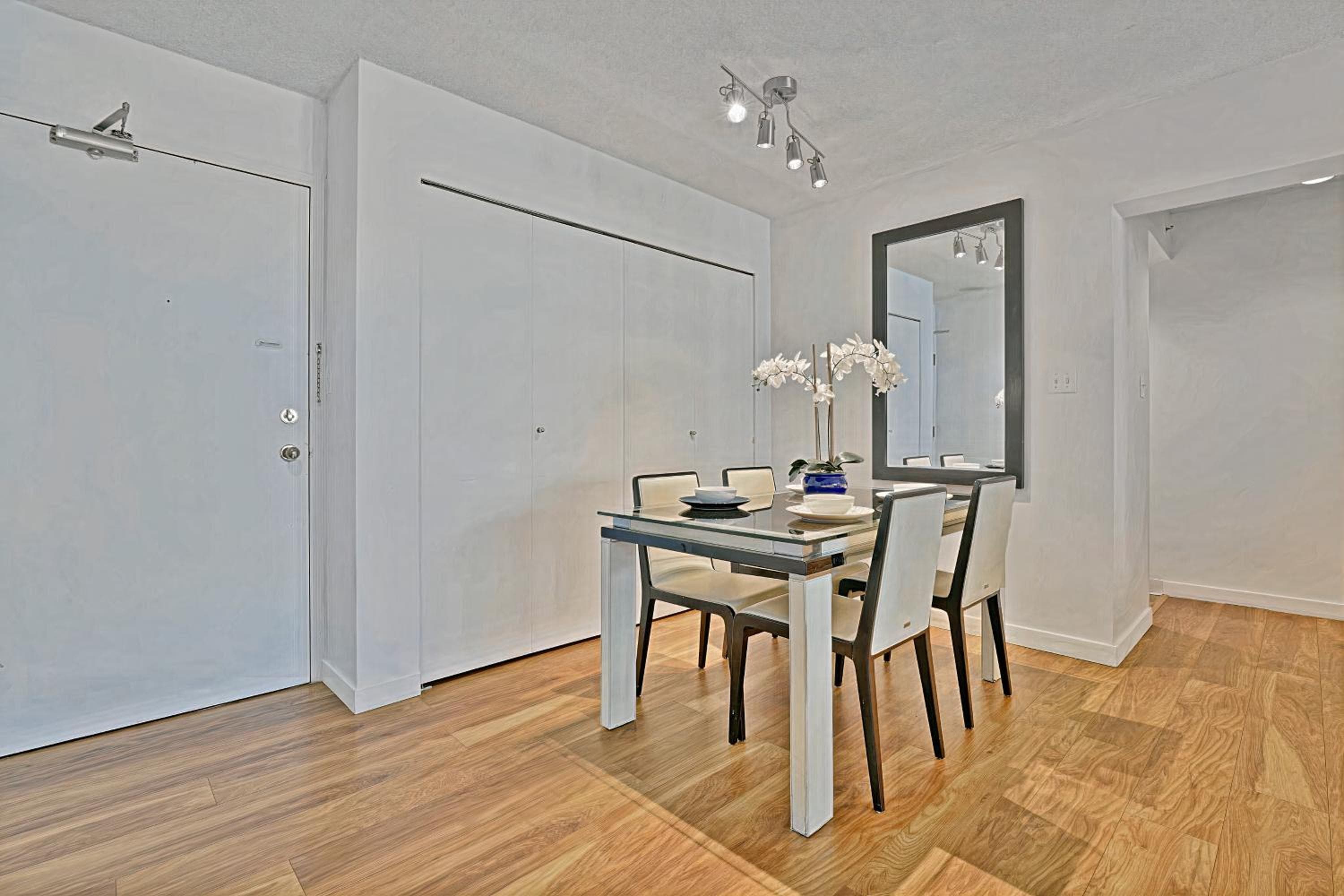 Your Cozy Haven Two-Bedroom Apartment in the Heart of Downtown