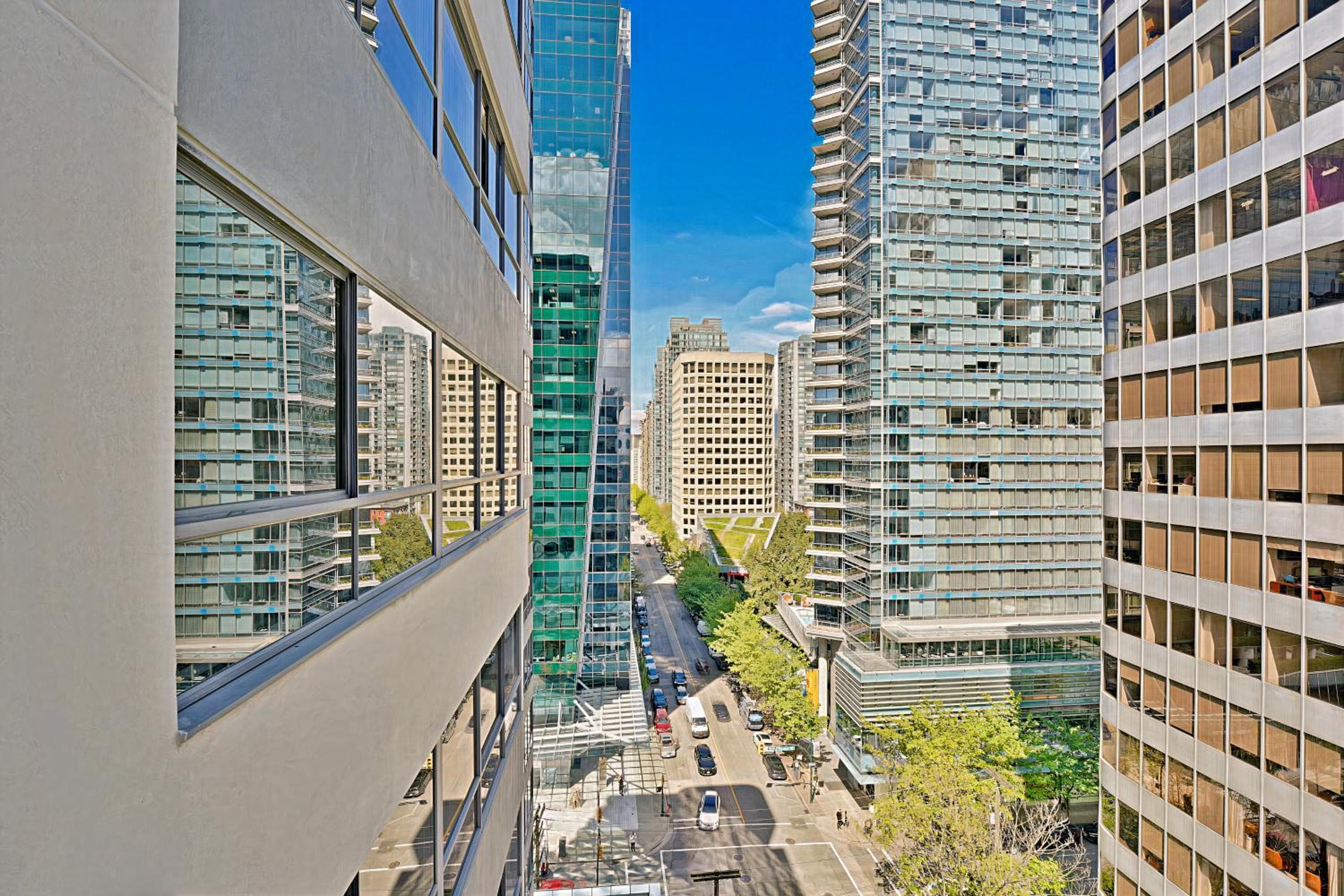 Your Cozy Haven Two-Bedroom Apartment in the Heart of Downtown