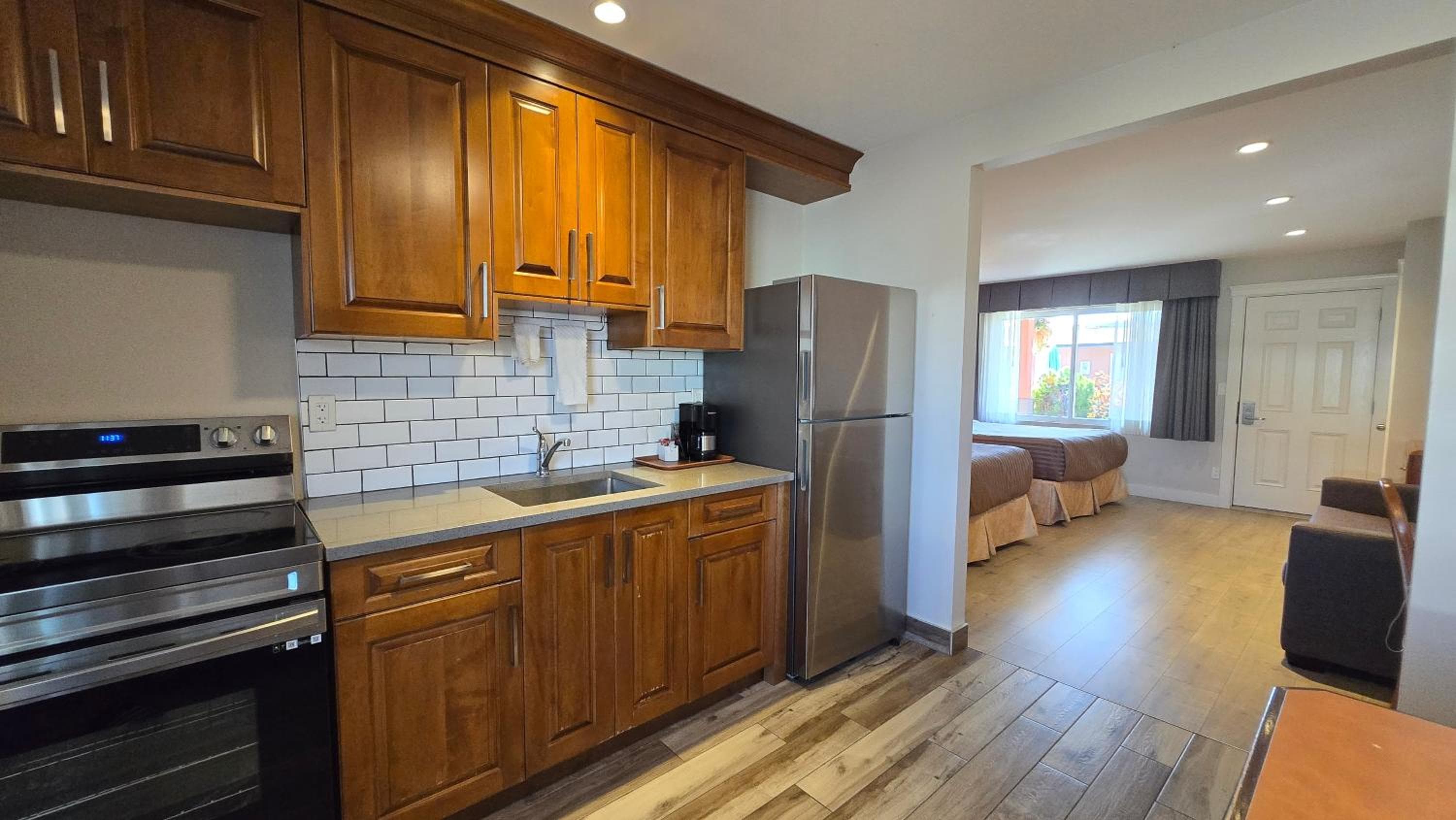 Sahara Courtyard Inn & Suites Osoyoos