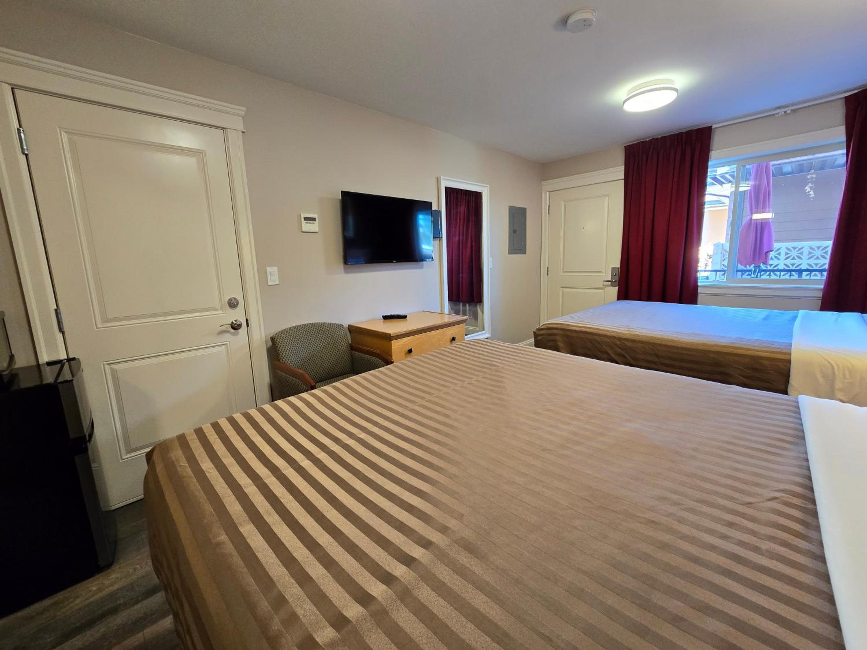 Sahara Courtyard Inn & Suites Osoyoos