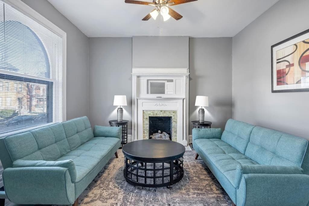 Beautiful Rehabbed Unit in Shaw Community - 4226b