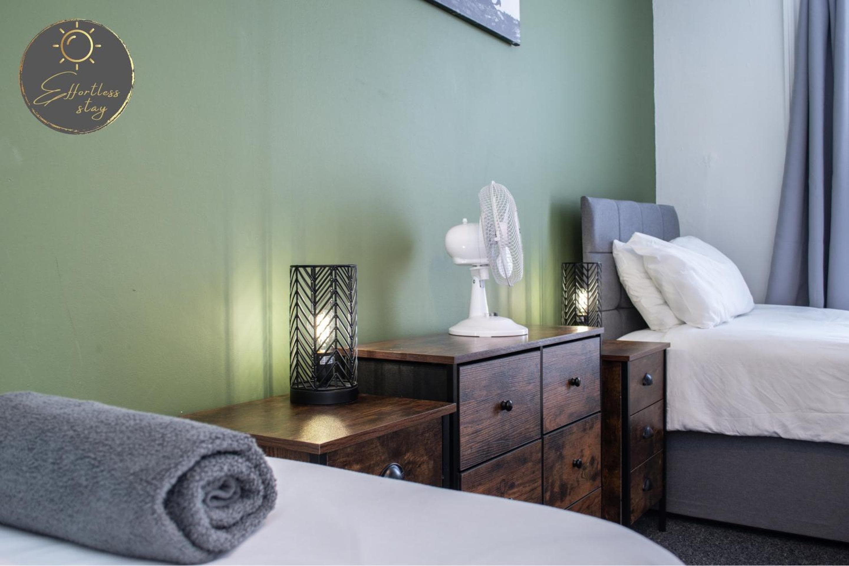 The Loft -Long Stays, Contractors, Professionals, Parking, WiFi, BH1, Sleeps up to 8,