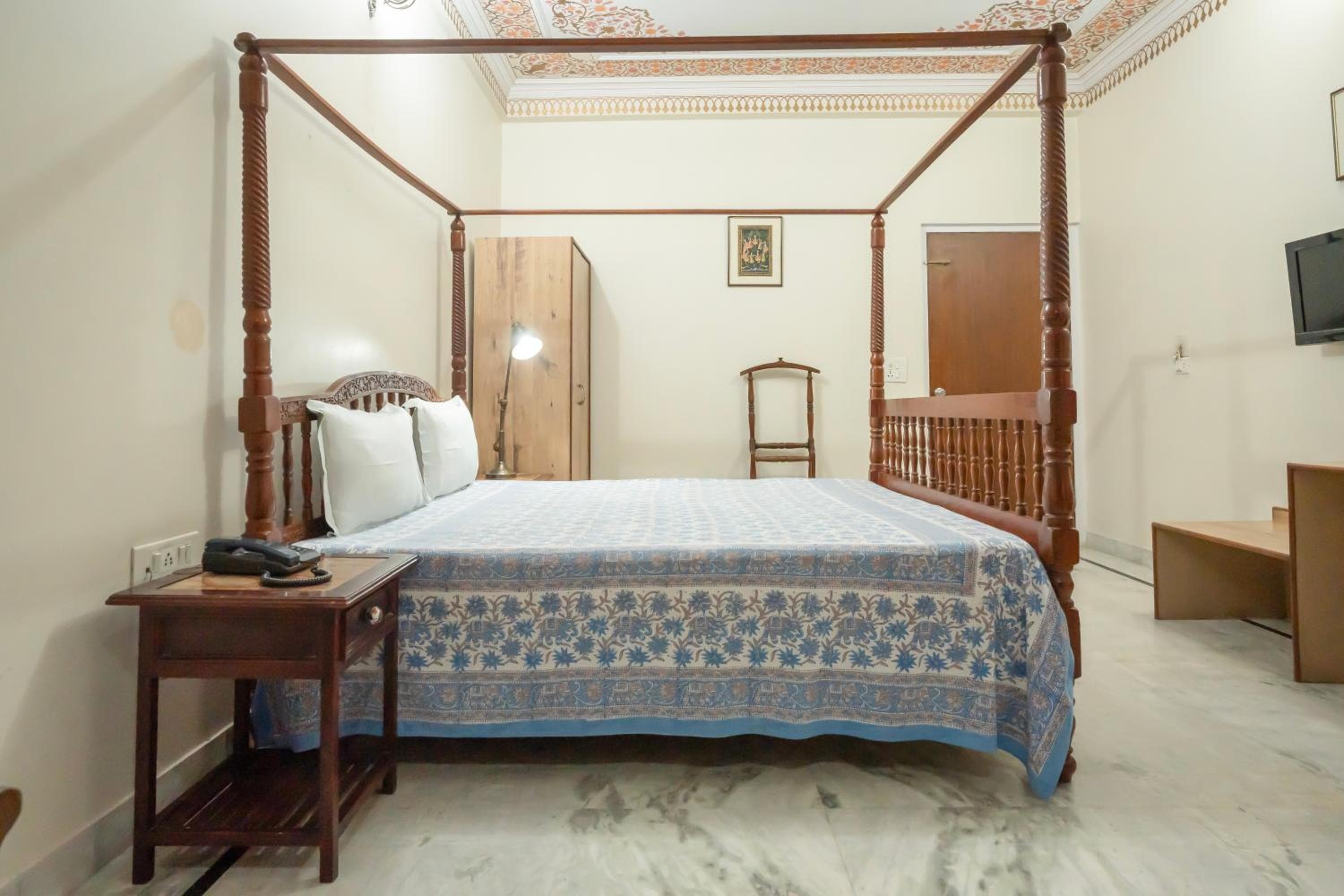 Anuraag Villa