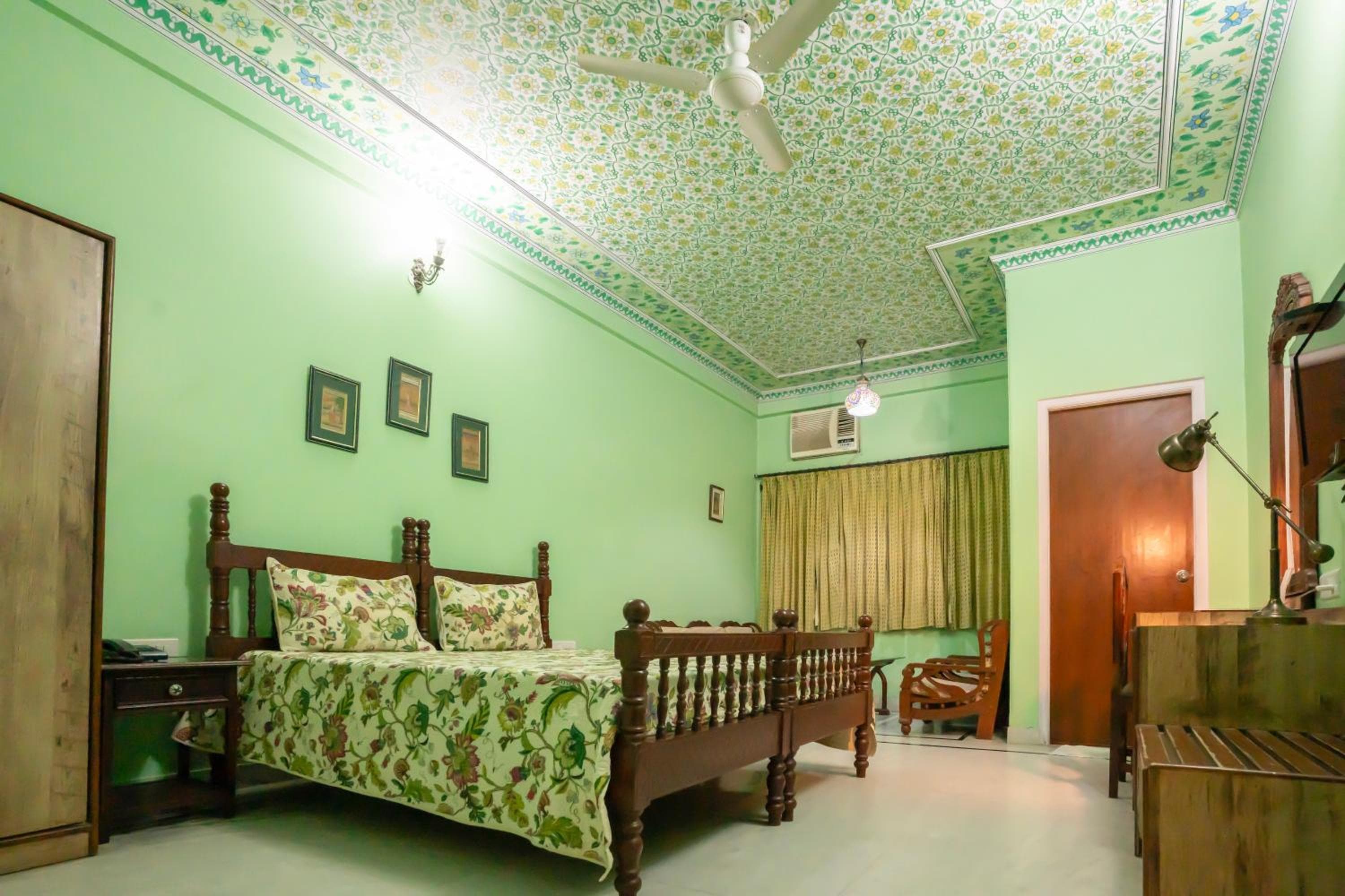 Anuraag Villa
