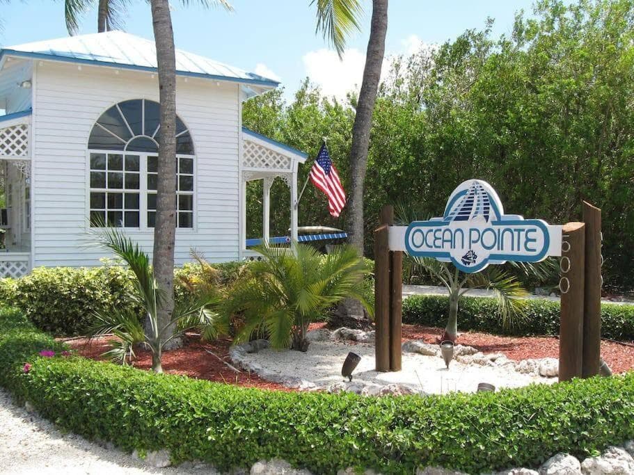 Modern and Coastal Ocean Pointe 2307