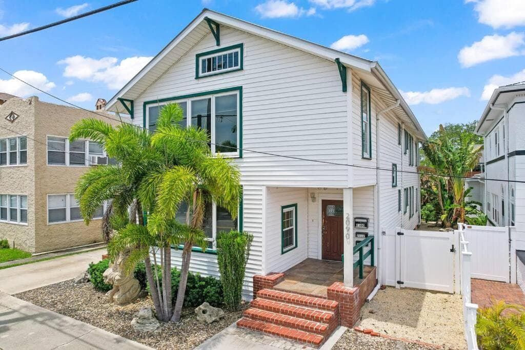 Downtown Loft with Parking - Steps to Restaurants & Nightlife