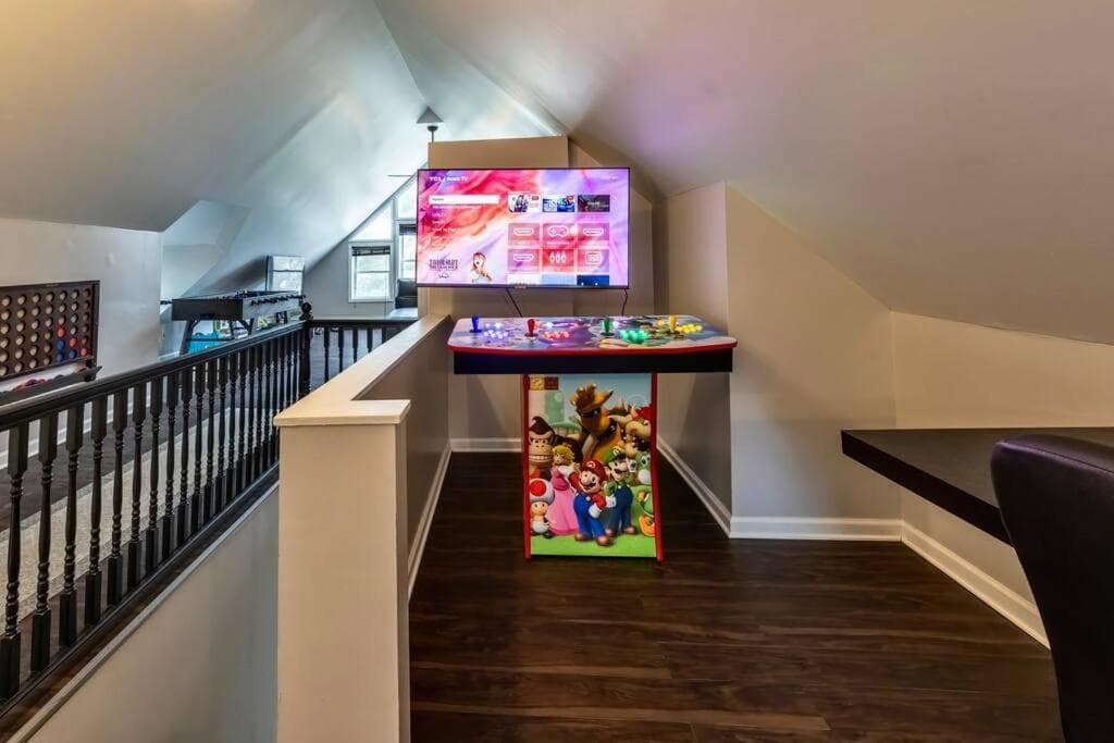 Family Fun Apt! Kid Friendly Loft, Coffee, Popcorn, Snowcones, Games, Poker