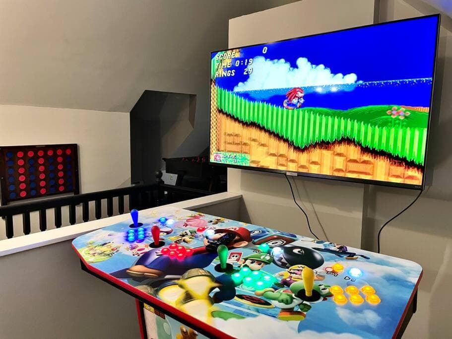 Family Fun Apt! Kid Friendly Loft, Coffee, Popcorn, Snowcones, Games, Poker