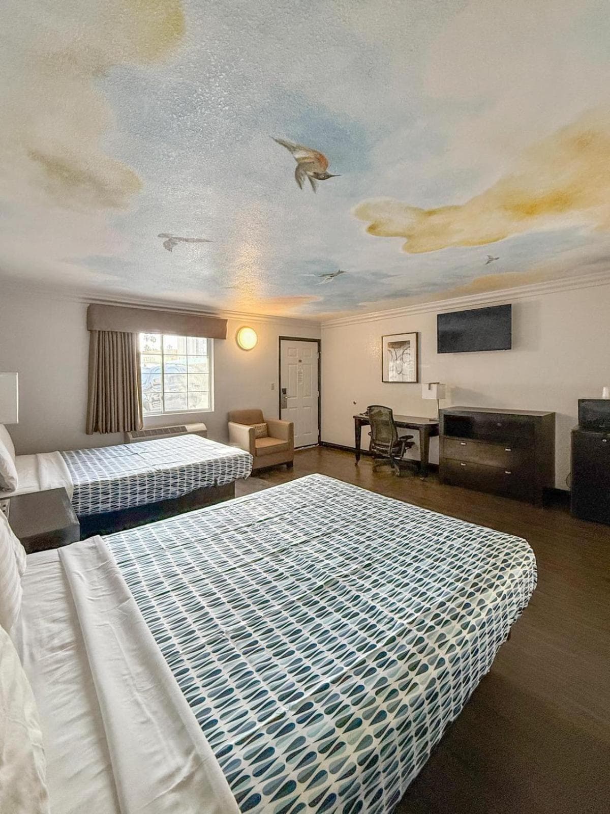 Super 7 Motel - Anaheim Packing District & Disneyland