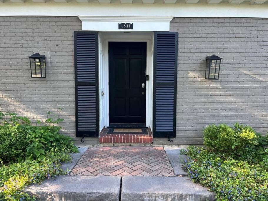 Historic Wayne Street - close to the Stadium