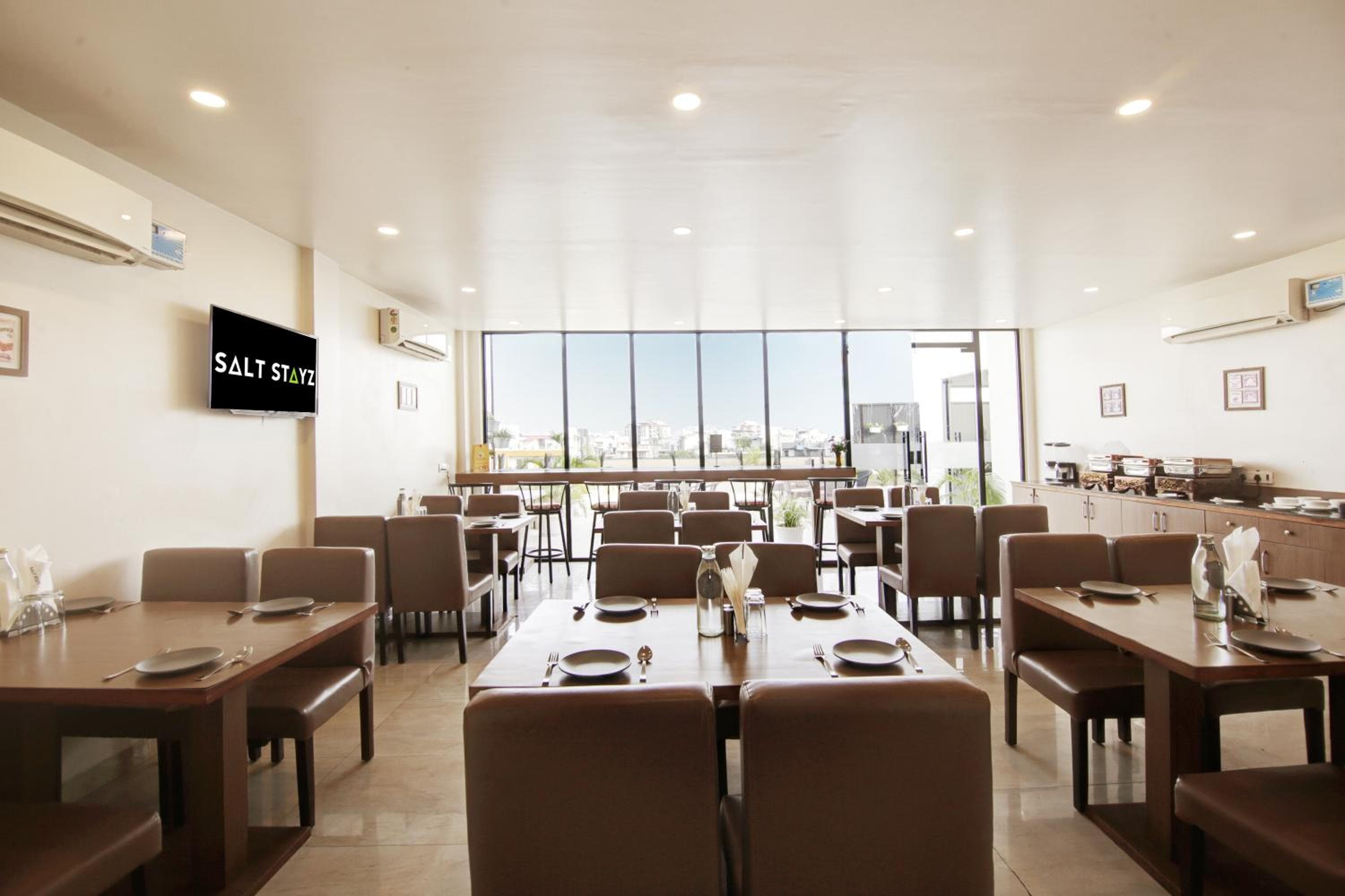 Saltstayz Select - Unitech Cyber Park