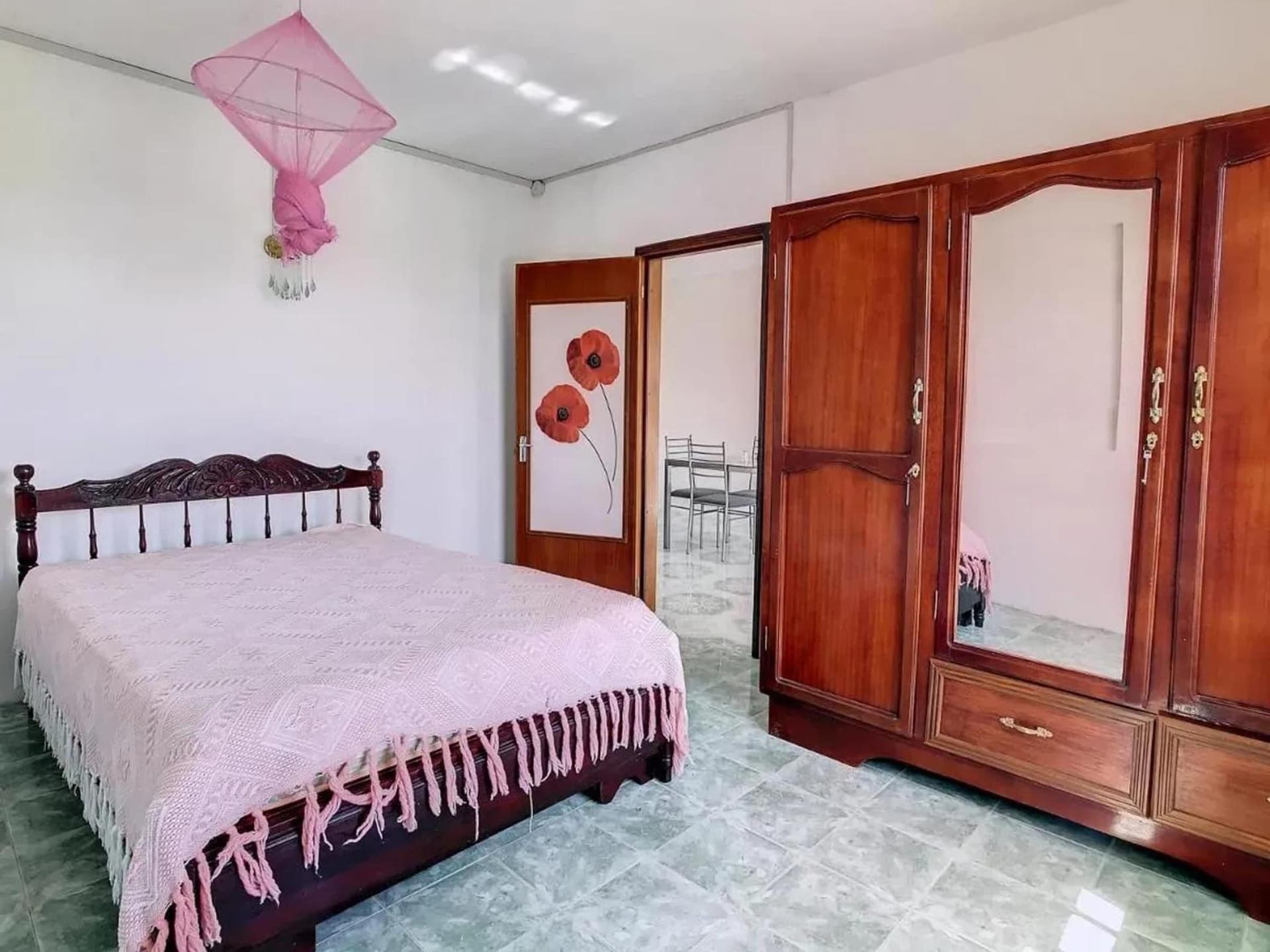 Spacious Apartment in Calodyne with Enclosed Garden