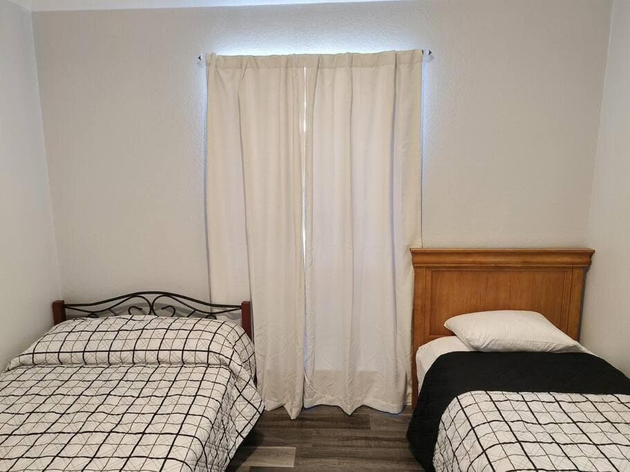 Newly Remodeled 3Bed2Bath Monthly Rental with Pool, Office Space