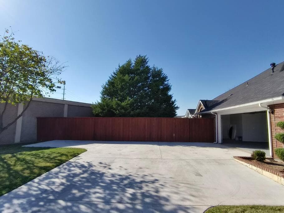 Newly Remodeled 3Bed2Bath Monthly Rental with Pool, Office Space